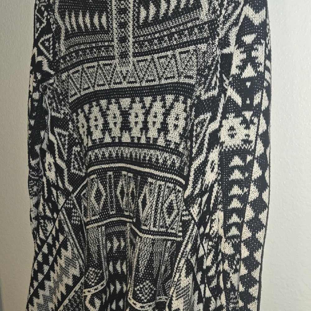 Mossimo Supply Co. Black and Cream Geometric Cardigan - Picture 6 of 9